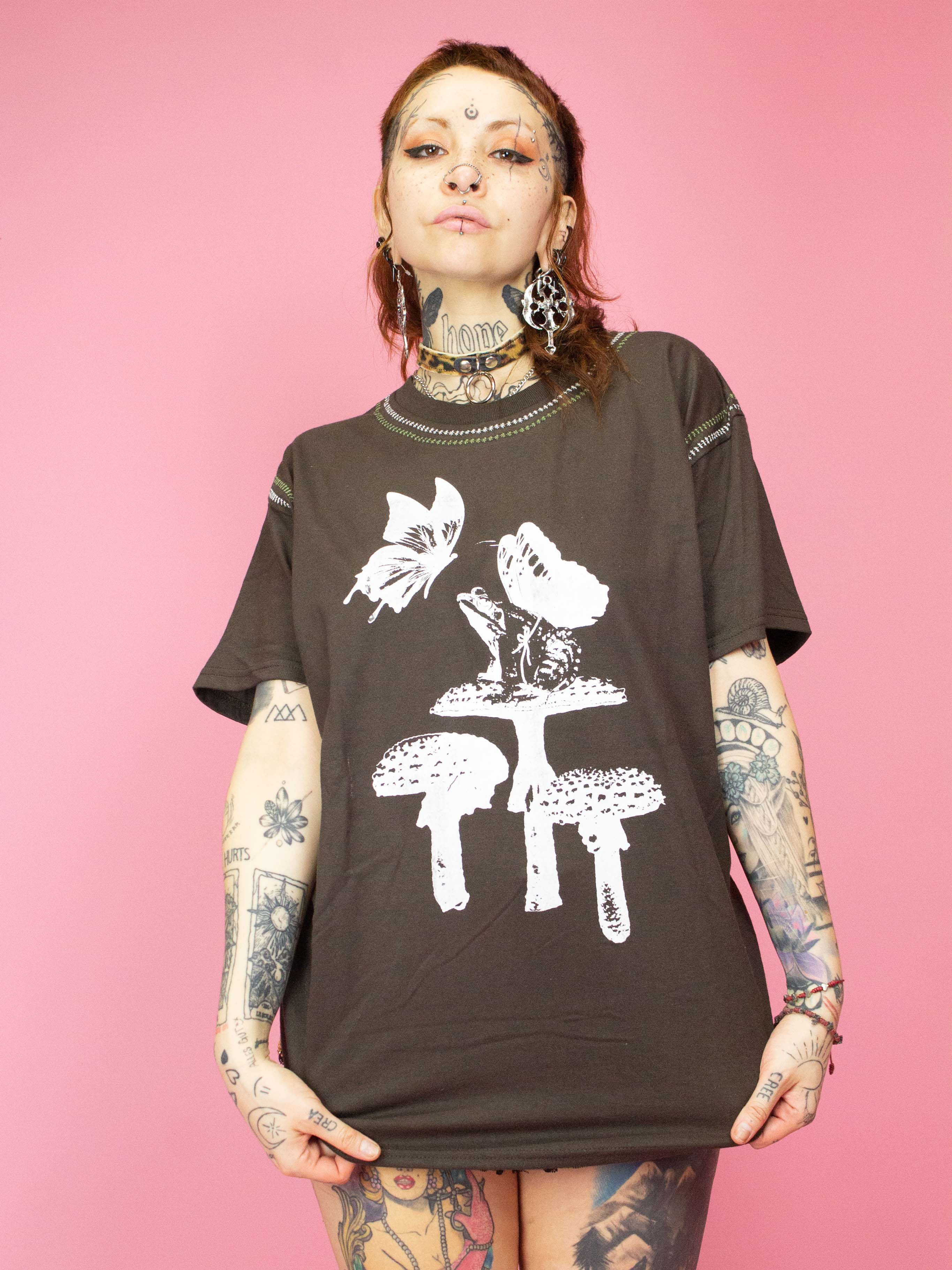 BLACK SHEEP BONES STRANGE LOVE BROWN TEE STITCHED - Image 3