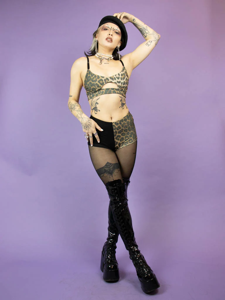 KAT MAUNZ UNDERBOOB LEO - Image 2