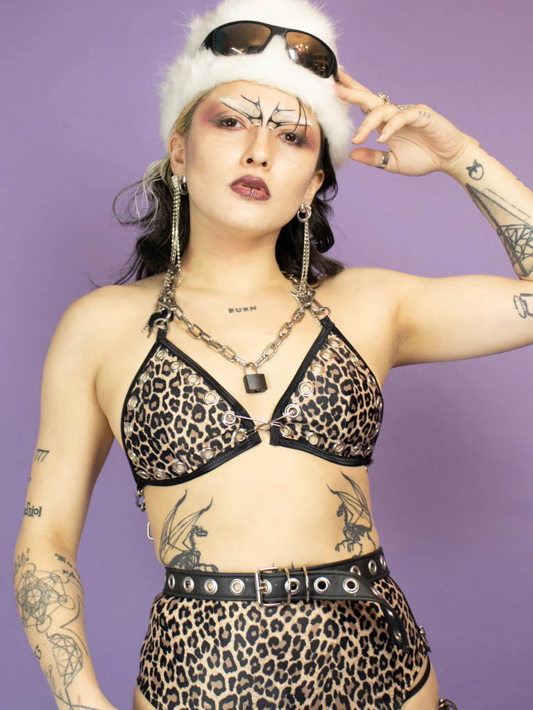 INDYANNA LEO PADLOCK TOP - Image 2