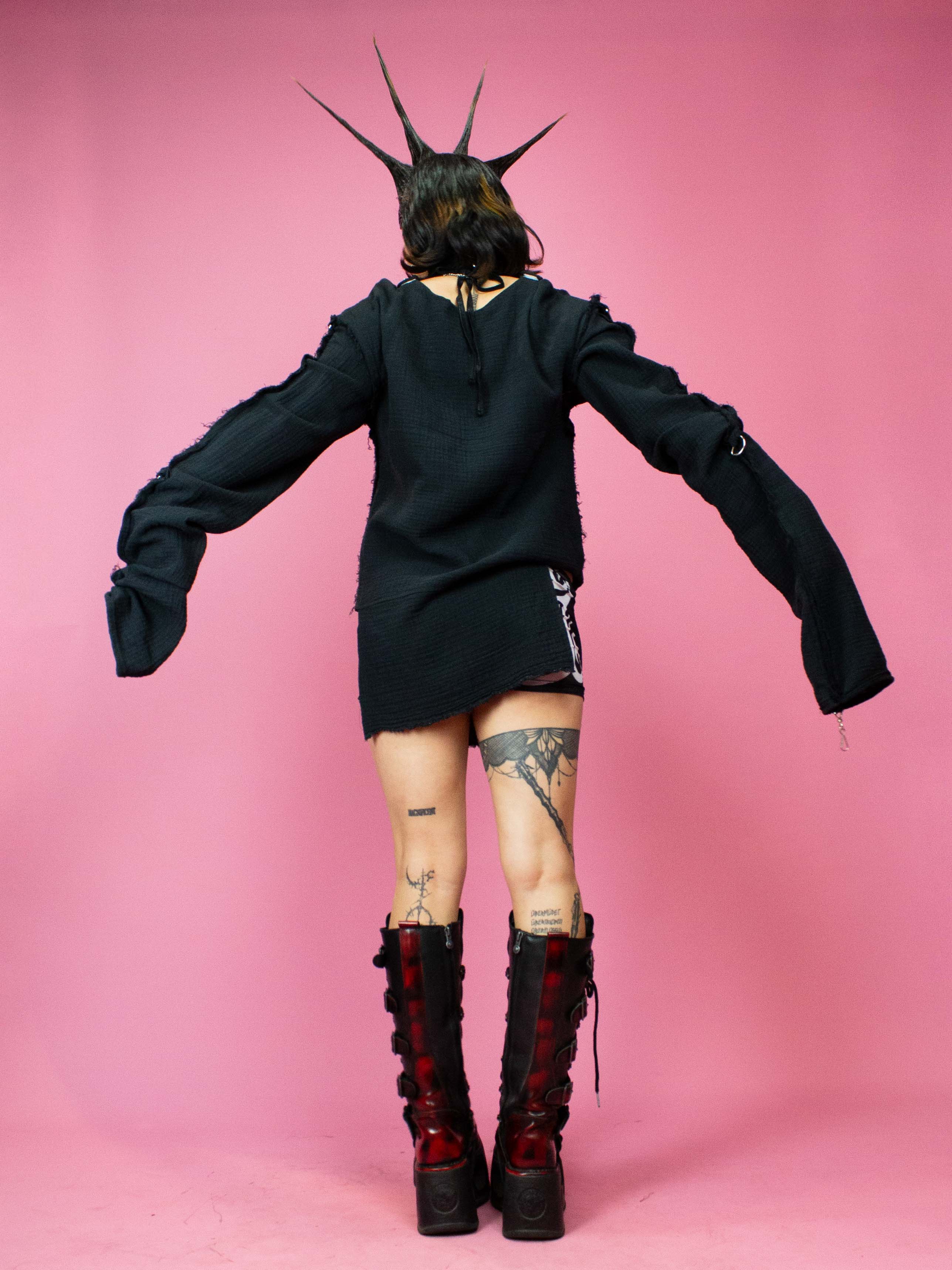 LESS THAN HUMAN BONDAGE TOP LONG ARM BLACK - Image 3