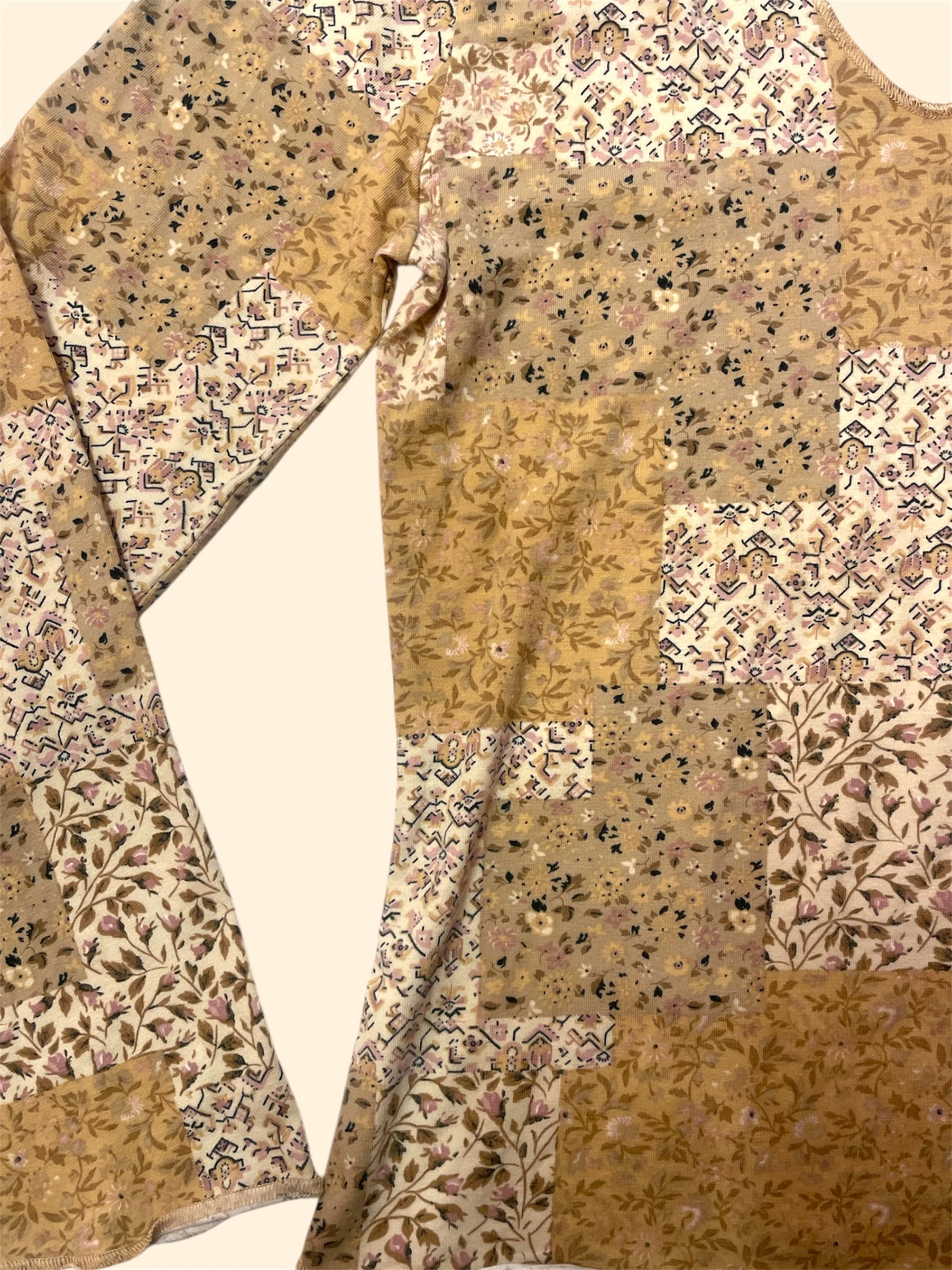 SECOND HAND KIABI CASUAL BEIGE PATCHWORK FLOWER LONGSLEEVE - Image 2