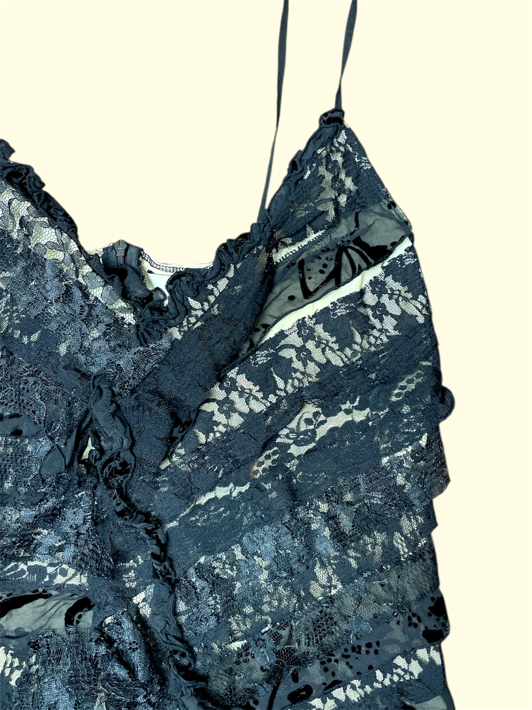 SECOND HAND SAQUE BLACK LACE RUFFLE TOP - Image 2