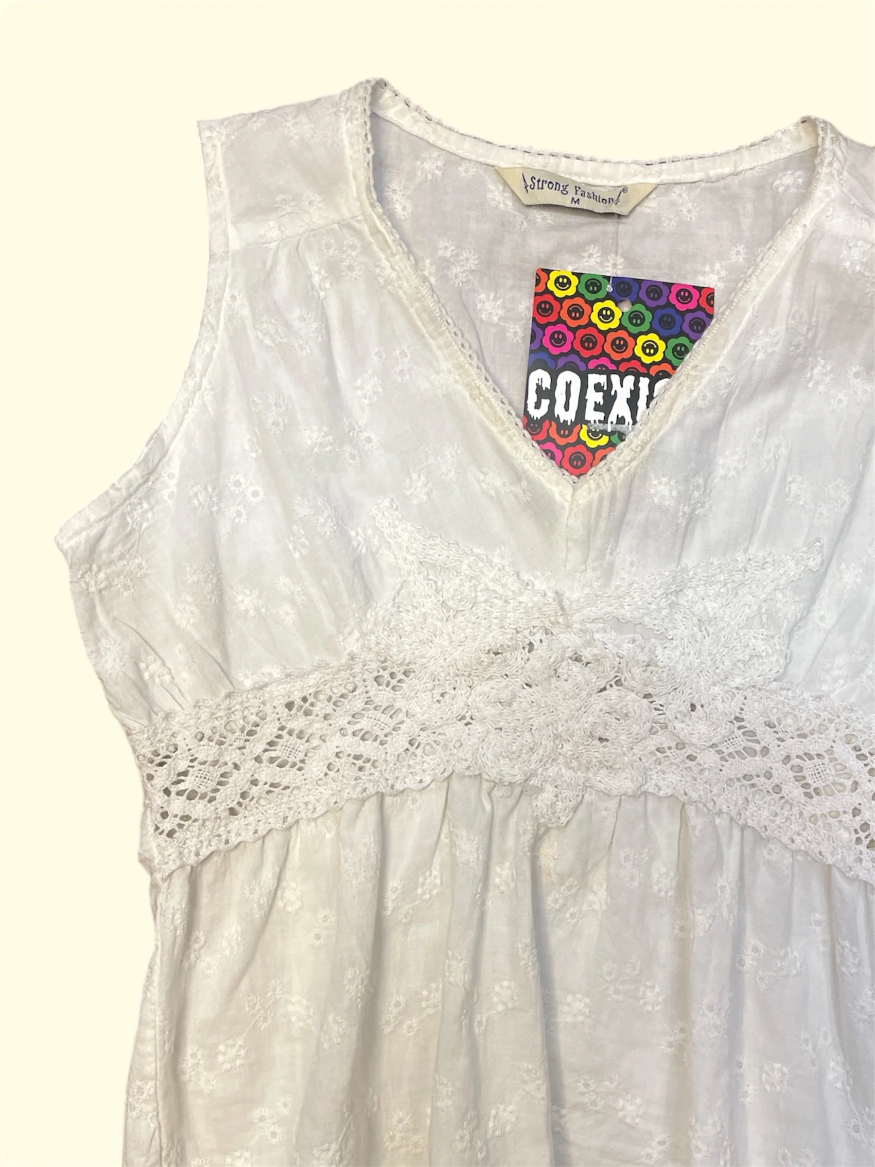 SECOND HAND WHITE STRONG FASHION TOP - Image 2
