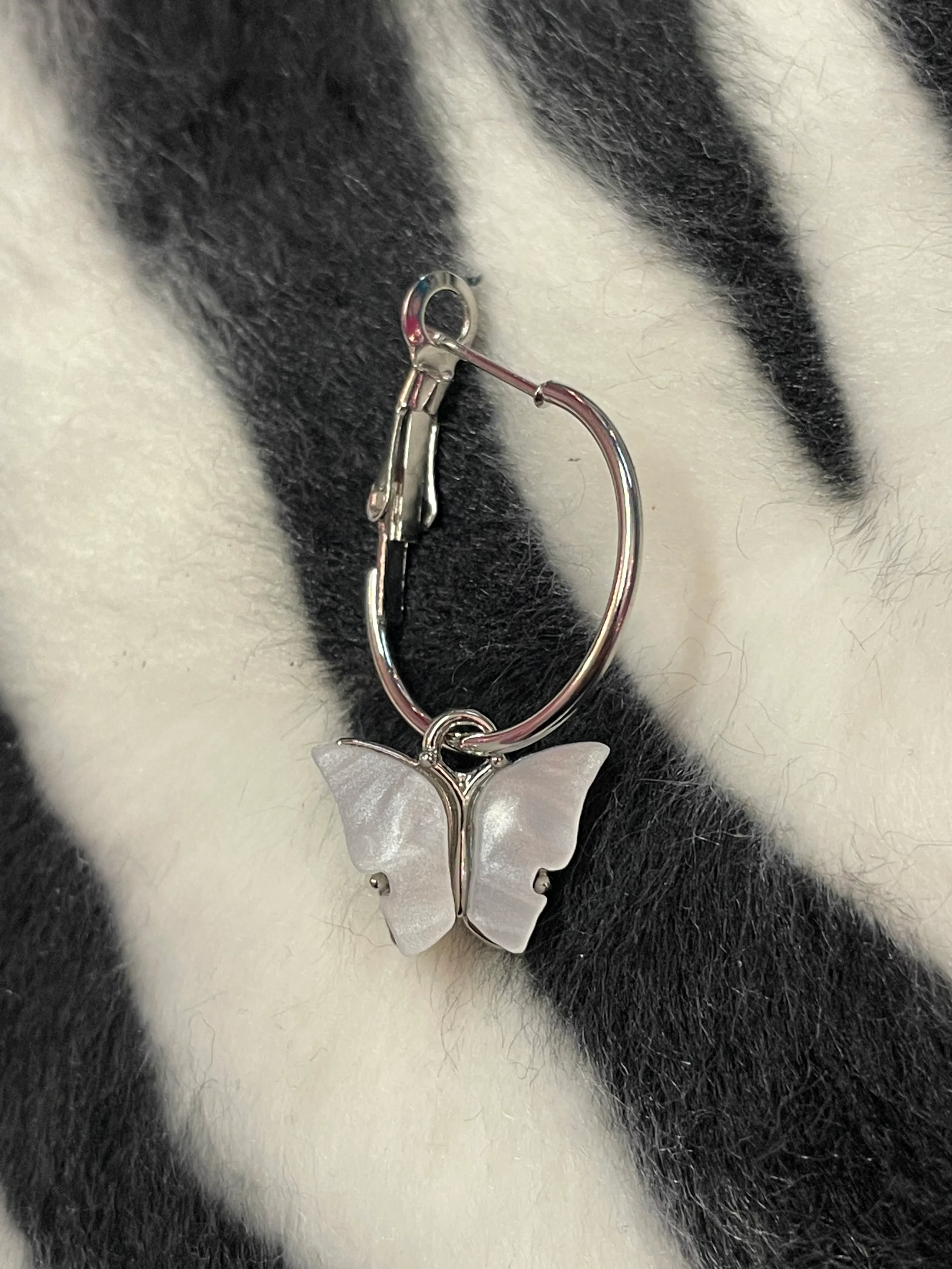 WHITE SILVER BUTTERFLY EARRING - Image 2