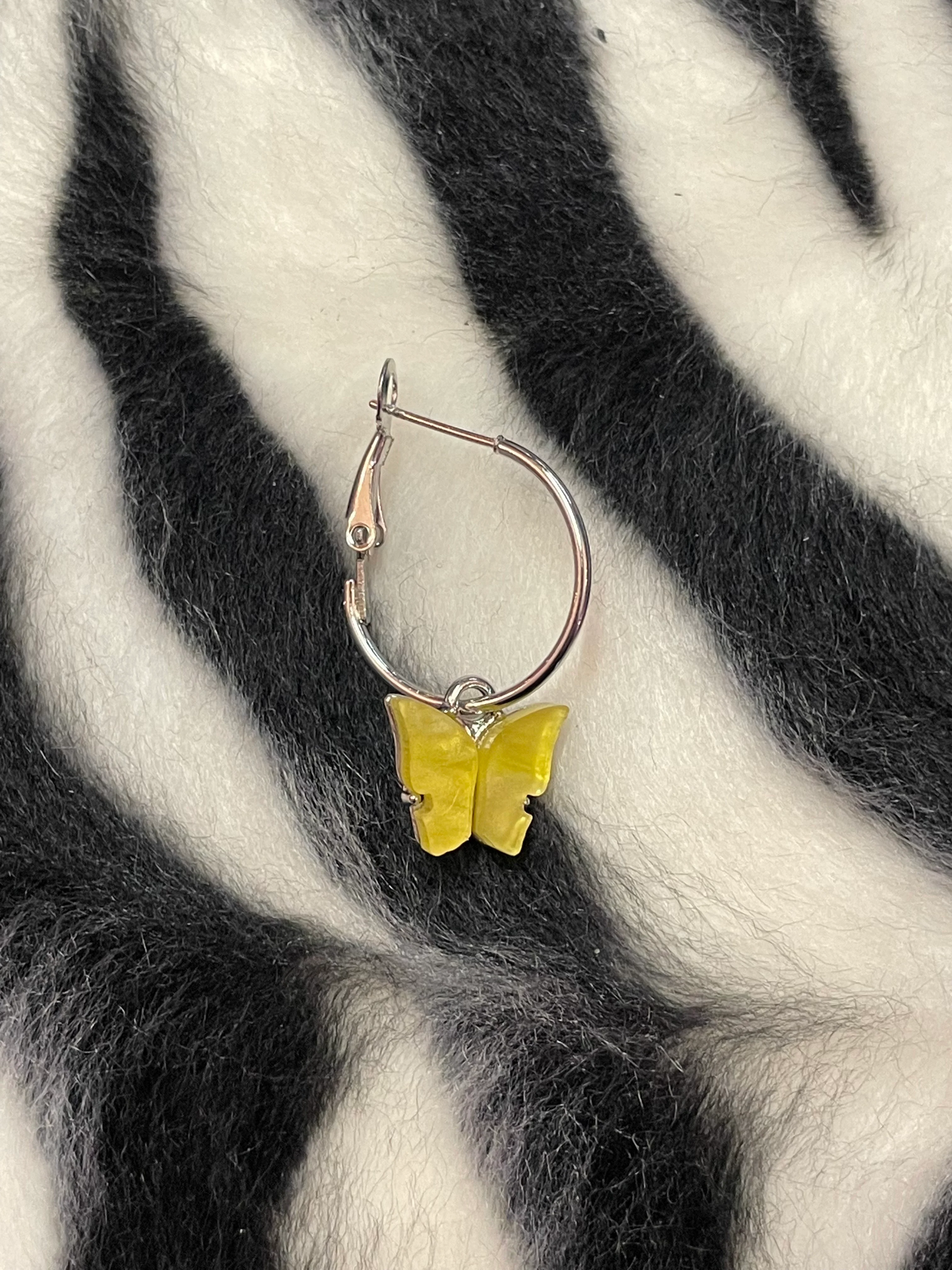 YELLOW SILVER BUTTERFLY EARRING - Image 2